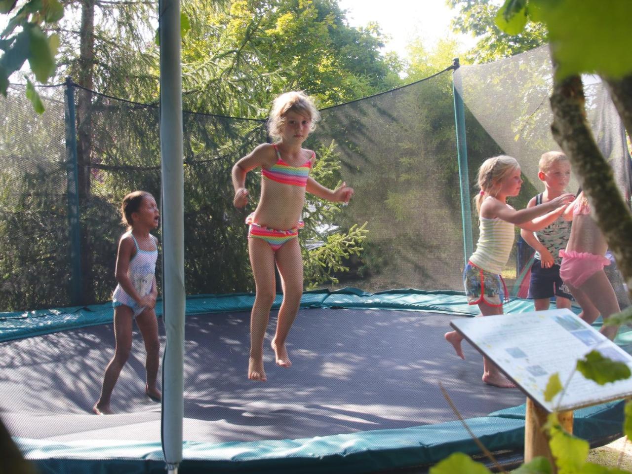 Camping Fontaine Du Roc Hostal Devillac Exterior foto